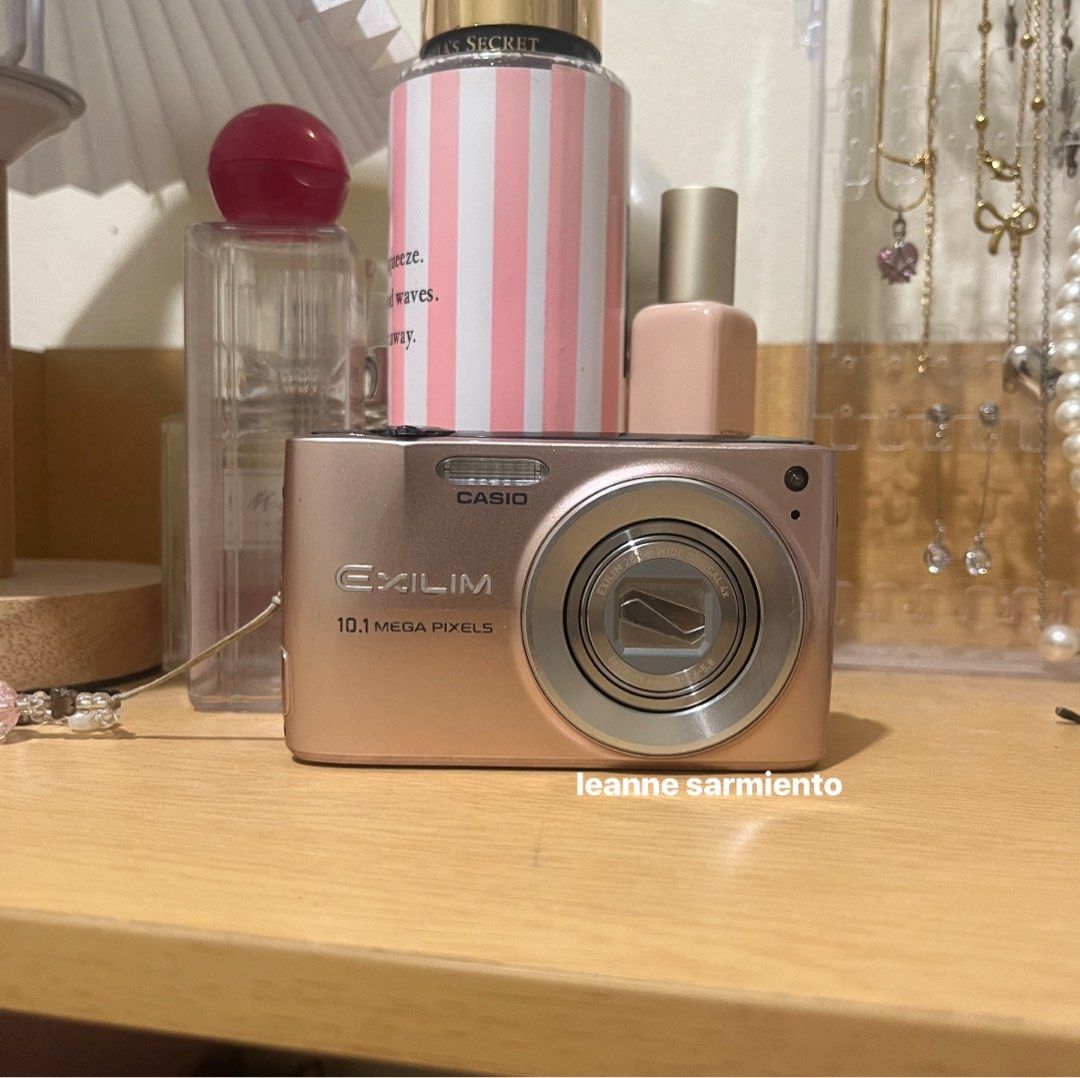 CASIO EXILIM EX-Z300 (Category: Cameras) located in Caloocan City. Submitted by sarmiento33715 (Listing ID 1371428699, Image 1). Description: Casio Exilim EX-Z300 (Pink) Inclusion - Unit - Charger - Wristholder ISSUE: (message me for videos) - May scratches yung screen (not too noticeable) - Need imove ng konti ang lens cover tinuturn on ung camera kasi hindi siya fully nabubukas (can be done in 1 sec and doesn't require so much effort, hindi siy
