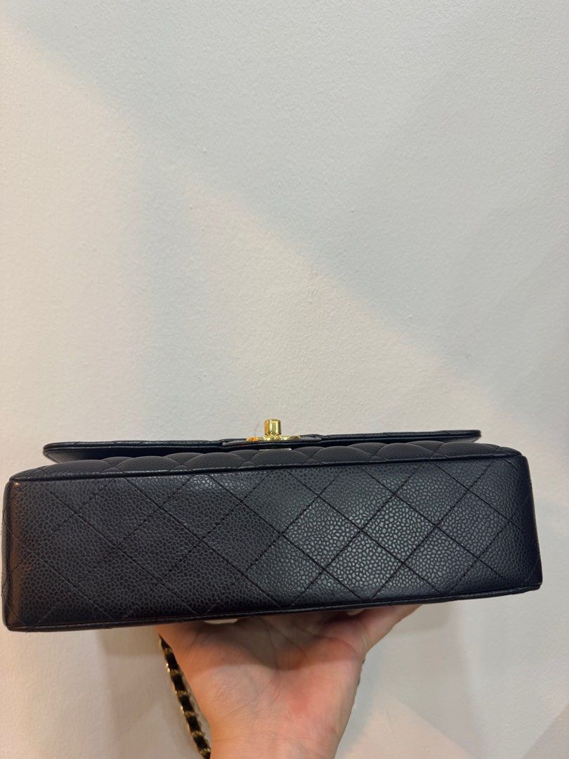 Chanel Classic medium flap (Category: Bags & Wallets) located in Singapore. Submitted by dordormi (Listing ID 1360455078, Image 3). Description: Chanel Classic medium flap Full set 100% Authentic if not full refund.
