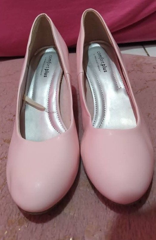 comfort plus pink shoes (Category: Heels) located in Dasmarinas. Submitted by kittyfc01 (Listing ID 1371388676, Image 1). Description: Never been worn sukat lang.. Nkastocked lng.. size 39 2" heel.