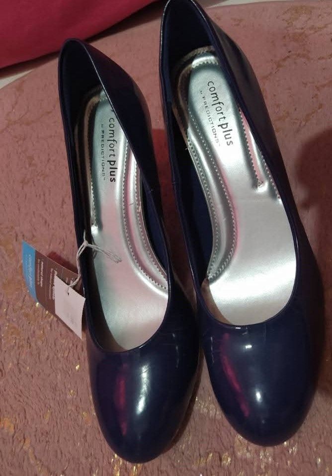 Comfort plus shoes blue (Category: Heels) located in Dasmarinas. Submitted by kittyfc01 (Listing ID 1371389193, Image 1). Description: Bago pa, Kaya lang nstocked kaya may minimal lines yung patent leather..mejo visible na sya .. size 39 free na lang pag ng purchase ng 300 php and up na items from this shop..