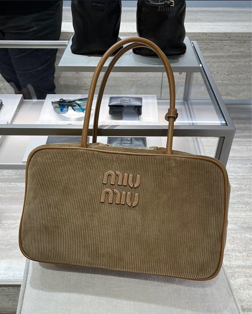 Corduroy beau (Category: Luxury Bags & Wallets) located in Paranaque City. Submitted by kgmgiftedph20 (Listing ID 1371521543, Image 1). Description: .