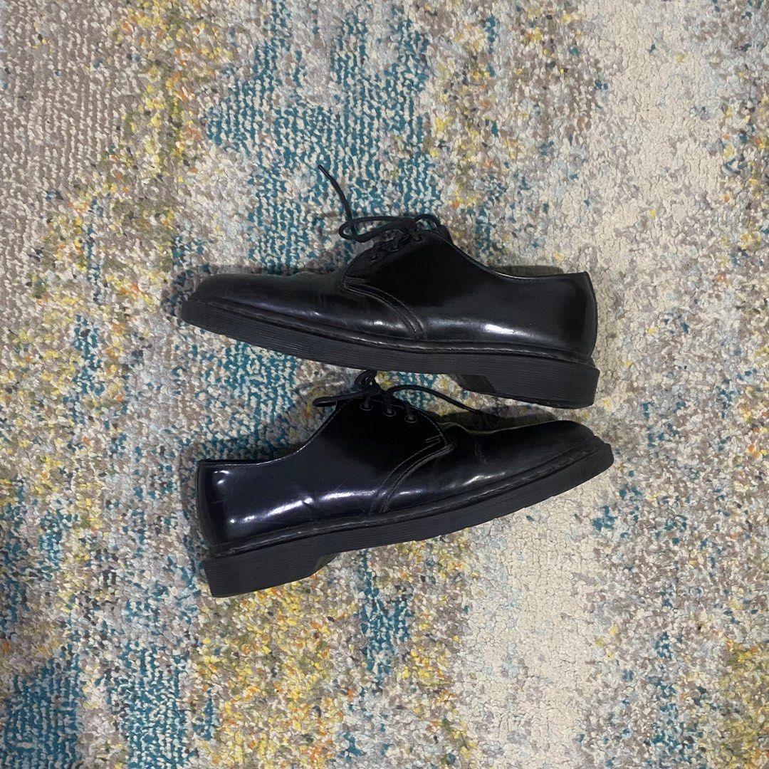 Dr Martens 1461 Mono (Category: Casual Shoes) located in Quezon City. Submitted by rylledup (Listing ID 1371380234, Image 1). Description: DMs 1461 Mono Size 9 Has some flaws, heel drags, etc. Price: 2000.
