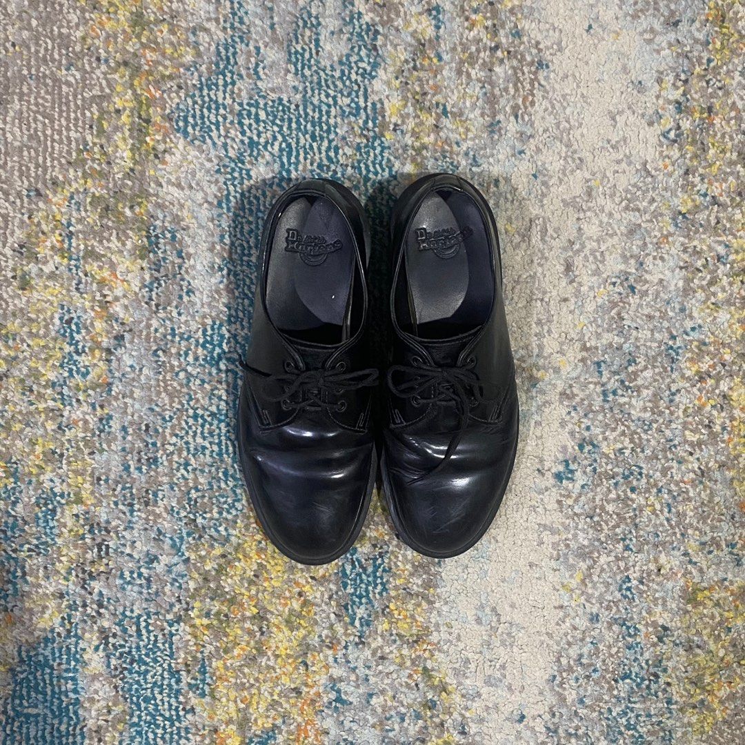 Dr Martens 1461 Mono (Category: Casual Shoes) located in Quezon City. Submitted by rylledup (Listing ID 1371380234, Image 2). Description: DMs 1461 Mono Size 9 Has some flaws, heel drags, etc. Price: 2000.