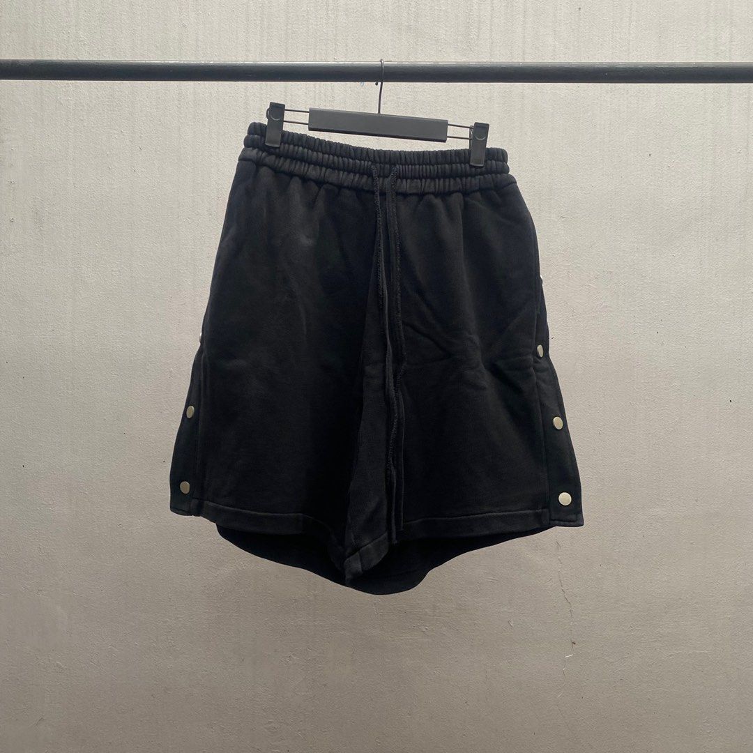 Drop Crotch Shorts (Rick Owens Alt) (Category: Shorts) located in Quezon City. Submitted by rylledup (Listing ID 1371381243, Image 1). Description: Drop Crotch Shorts (Rick Owens esque) Waist: 28 to 34 (Garterized) Length: 20.5 LO: 15 Price: 800 .