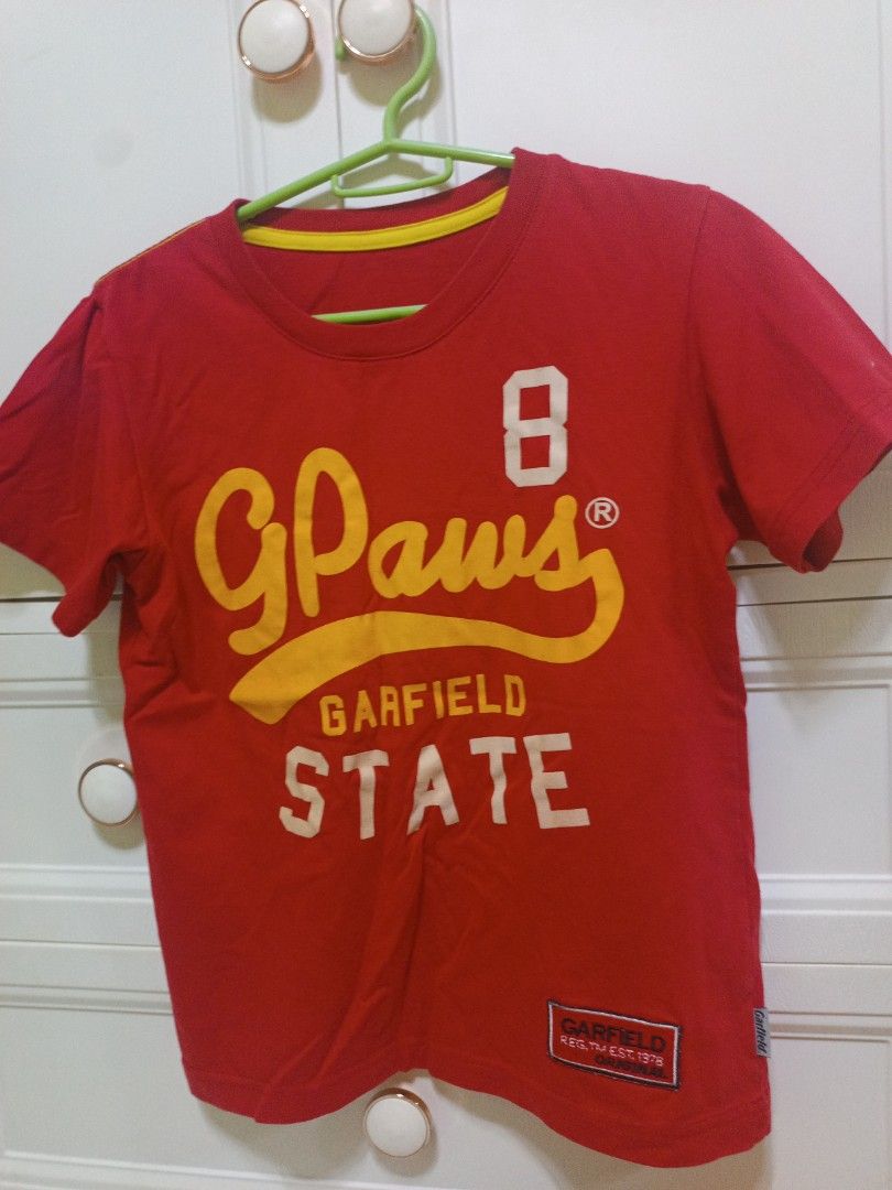 Garfield red tshirt kids (Category: Babies & Kids Fashion) located in Rizal. Submitted by decluttertoreuse (Listing ID 1371491698, Image 1). Description: Size 4-6 yo this is preloved, hindi na ginagamit, nakastock nlng and for declutter (negotiable).
