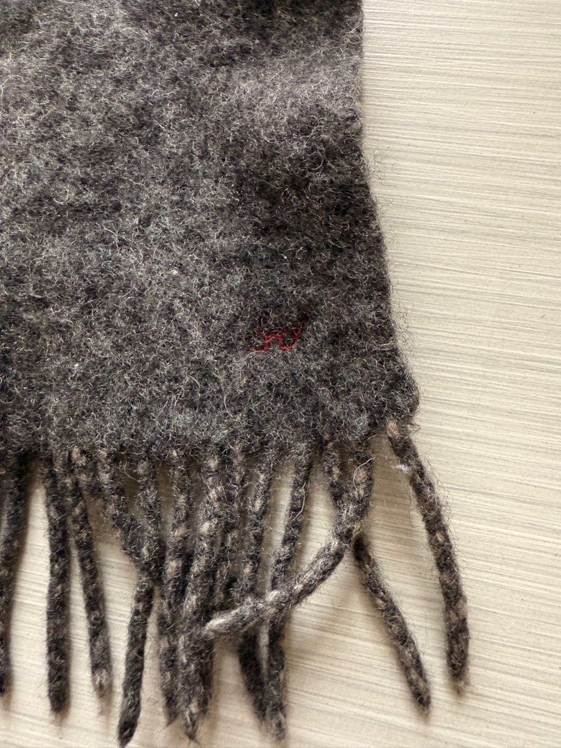 Harry Potter black scarf (Category: Scarves) located in Mandaluyong City. Submitted by _noel (Listing ID 1371388878, Image 1). Description: .