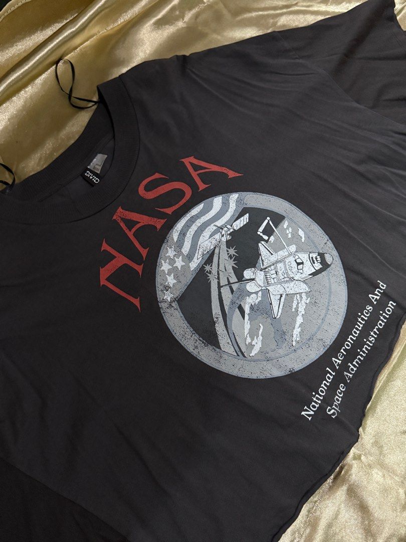 hm divided nasa crop top (Category: Others Tops) located in Pasig City. Submitted by _aedm (Listing ID 1371394471, Image 2). Description: length: 18 inches bust: 25 inches.
