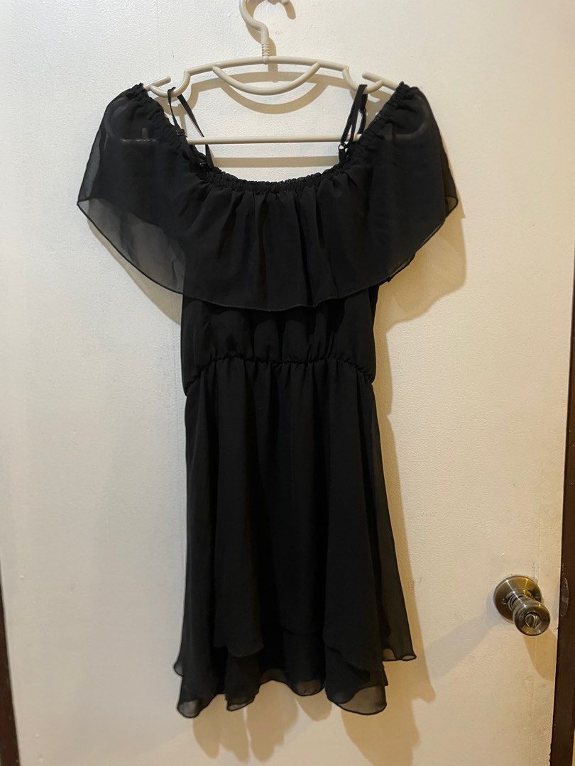 H&M Divided Off Shoulder Dress (Category: Dresses) located in Cebu City. Submitted by juulibee (Listing ID 1371472044, Image 2). Description: Dress is chiffon but double layered so not really sheer. Size 34 but can fit 30-36” bust. Length: 27.5” Shipping through J&T..