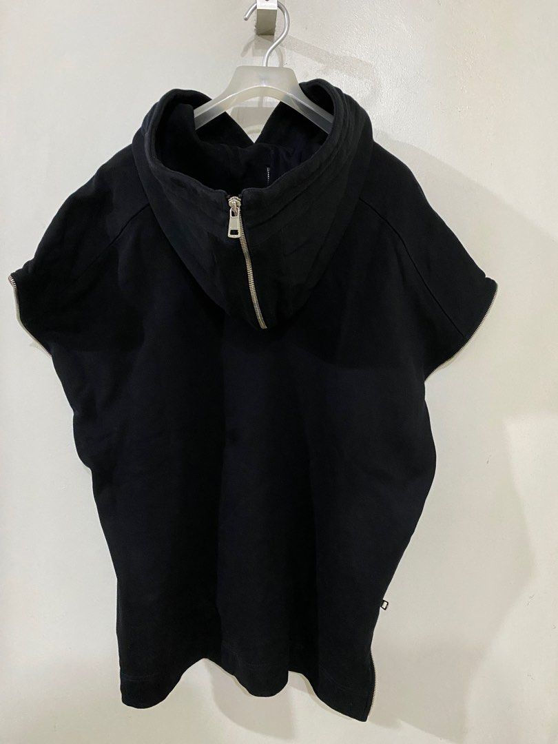 Juun.J Side Zip Sleeveless Hoodie (Category: Hoodies) located in Pasig City. Submitted by halffullbutneverfull (Listing ID 1371496534, Image 3). Description: Color: Black Side zip & hoodie zip details Size: 50 Over-sized fit Made in Korea.