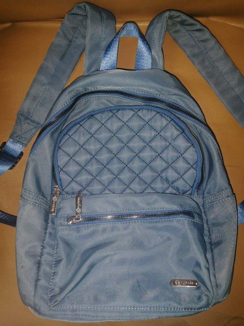 Kcross School Backpack / Small Bag (Category: Backpacks) located in Muntinlupa City. Submitted by dmgdbee (Listing ID 1371383004, Image 2). Description: Preloved kcross backpack **COLOR MAY SLIGHTLY VARY DUE TO LIGHTING ** ✅ In good condition, wala naman other issues aside from: ❗ May mga konting pen marks sa gilid ng bag (see last photos), so please manage your expectations ✅ Maraming pockets sa loob ng bag 💸 Negotiable sa sure buyer 📌Availabl