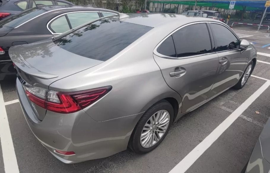 由 hia885163344 (刊登 ID 1371403360，圖片 2) 提交，位於 台中市 (Taichung) 的 Lexus ES 2016款 銀色 中古車 專業認證 歡迎私訊 (類別：汽車出售)，說明：⚠️因平日來客較多，僅接受提前預約⚠️ ⚠️車商販售，非自售，請同行勿擾⚠️ -顏色 : 銀色 -排氣量 : 2.0L(2000cc) -出廠 : 2016年 -驅動方式 : 2WD -引擎燃料 : 汽油 -行駛里程 : 90000公里 -車門乘客數 : 4門5座 還在怕買到事故車嗎？還在擔心買到泡水車嗎？ 我們有： 💡五大保證💡 里程保證/無兇車/無接合車/無泡水車/無重大故車 💡五大保固💡 引擎/變速箱/發電機/啟動馬達/方向機 專業鑑定✔️合格認證✔️第三方認證評價好車✔️ 提供車況原始表✔️車況及里程公開化✔️ 產權清楚一覽無遺✔️檢定報告✔️ ❗️車況與認證表不符 , 退車並全額退費❗️ ✅可分期 ✅可貸款✅車換車 全台北中南皆有服務據點 歡迎私訊預約賞車🚗
