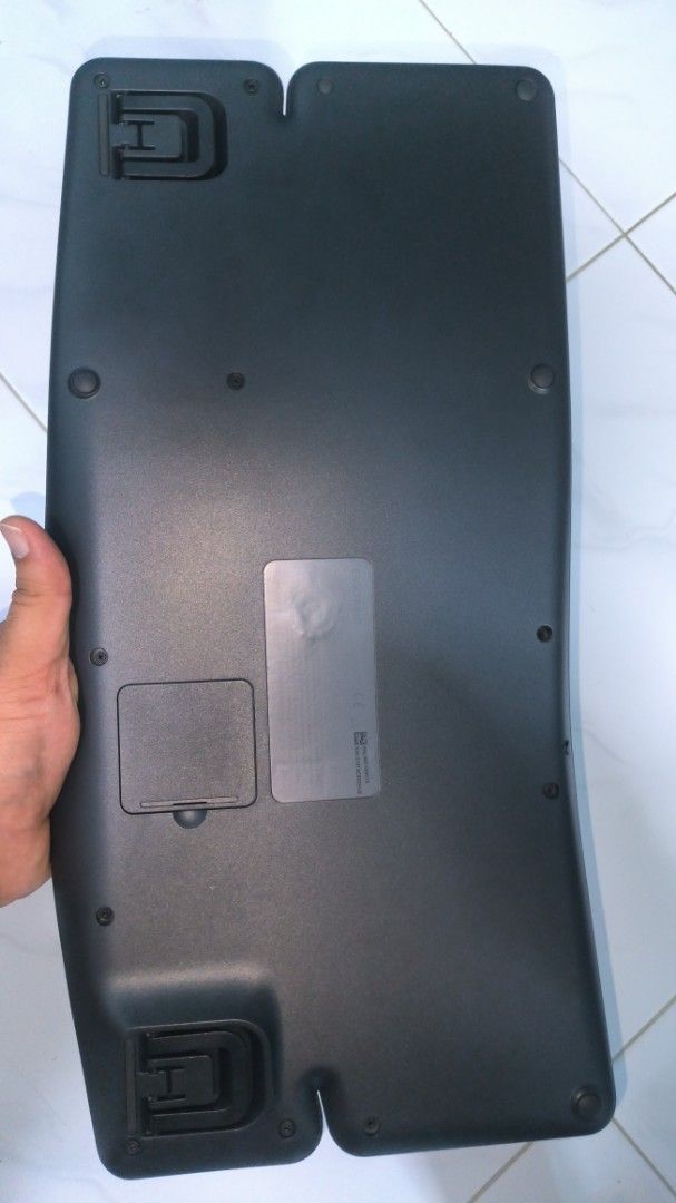 Logitech K860 Split Keyboard (Category: Computer Keyboard) located in Singapore. Submitted by theselleraddict (Listing ID 1371530770, Image 2). Description: - good working condition - first come, first sell basis - kindly arrange for your own transport to my location.