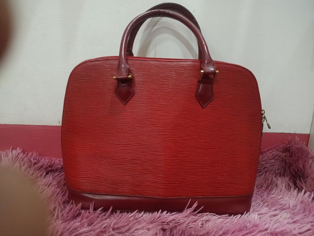 Lv alma (Category: Luxury Bags & Wallets) located in Davao. Submitted by analiedazo07211 (Listing ID 1371412576, Image 1). Description: lv alma bags pm sa complete details ready to ship.