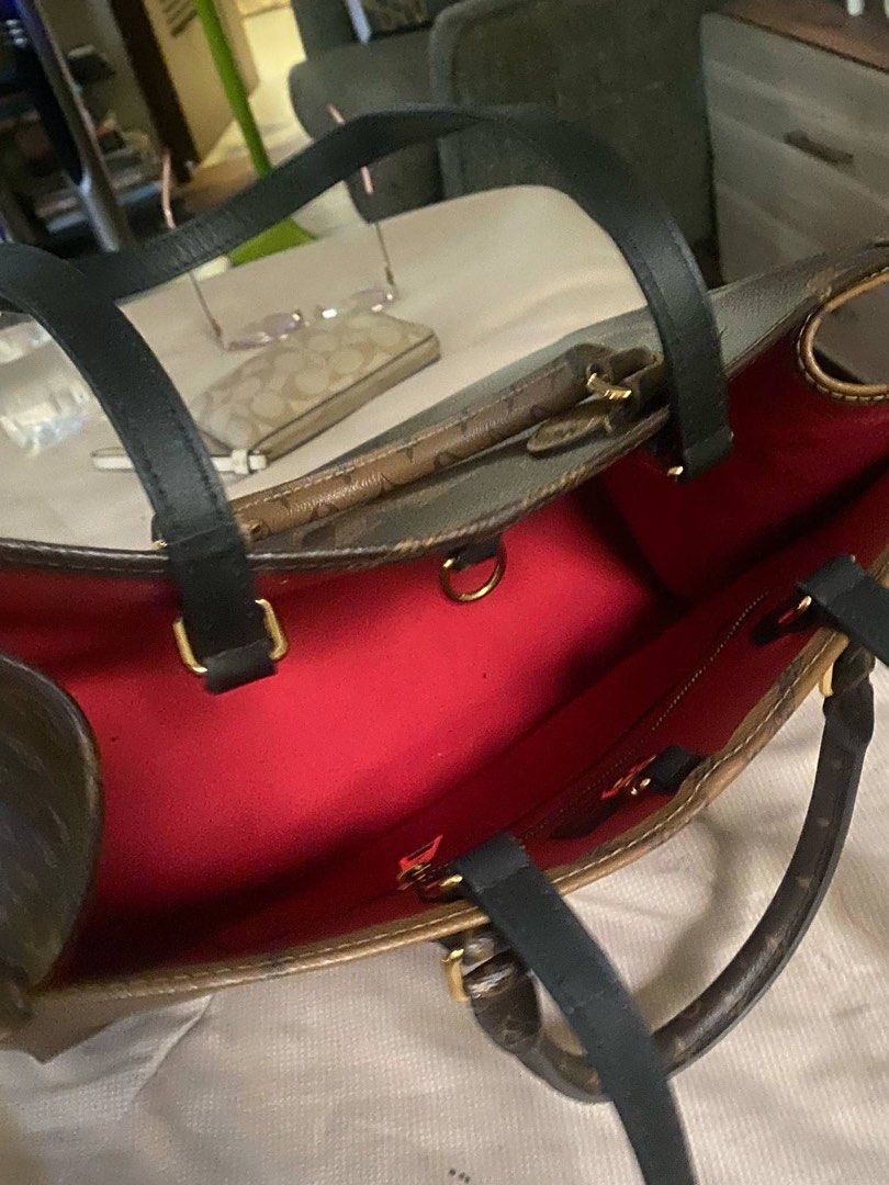 LV on-the-go (Category: Luxury Bags & Wallets) located in Rizal. Submitted by zevchiara (Listing ID 1371412536, Image 2). Description: With box, dustbag, certificate .