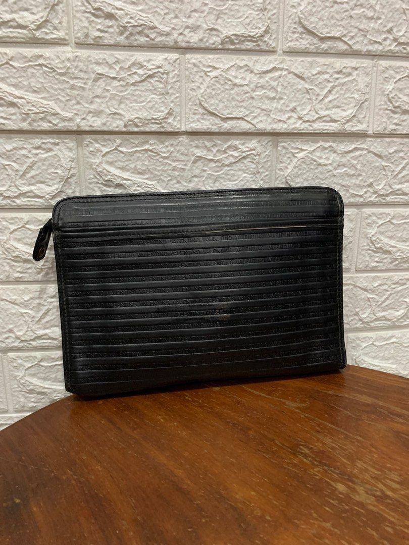 Mario Valentino clutch bag (Category: Luxury Bags & Wallets) located in Taguig. Submitted by prelovey_dovey_725 (Listing ID 1371409252, Image 2). Description: Payment first thru Gcash Shipping via J&T, lalamove.