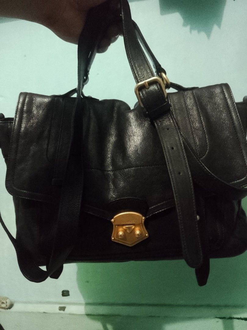 NINA RICCI (Category: Luxury Bags & Wallets) located in Manila. Submitted by del96 (Listing ID 1371483374, Image 3). Description: pm me no issue.