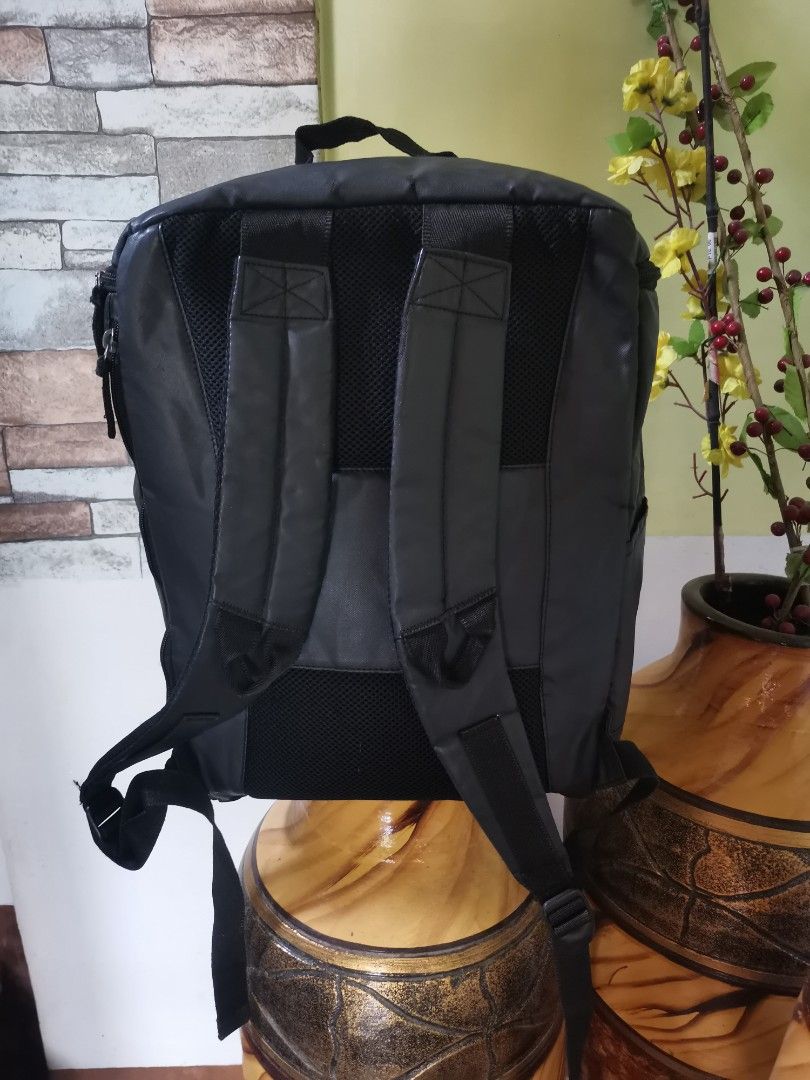 PUMA BACKPACK Large (Category: Backpacks) located in Bulacan. Submitted by branded_murayta (Listing ID 1371383631, Image 3). Description: Original Puma with complete etiketa & coded with padded laptop compartment with side easy access sa main compartment In good condition All zippers are working Issues details are on the pictures No cod & meet up payment first via gcash.
