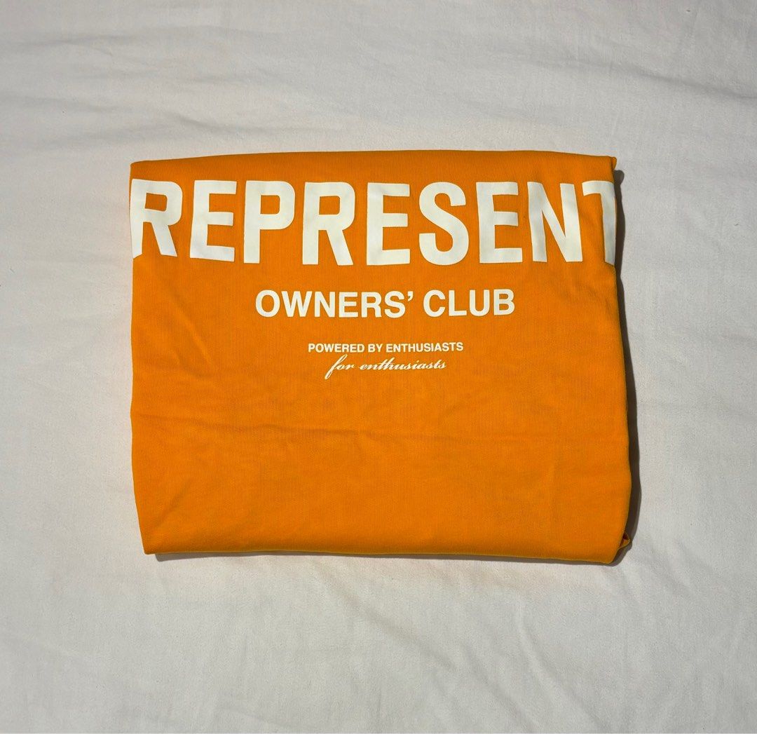 Represent tee (Category: Tshirts & Polo Shirts) located in Singapore. Submitted by chthrifts.co (Listing ID 1371407563, Image 1). Description: .