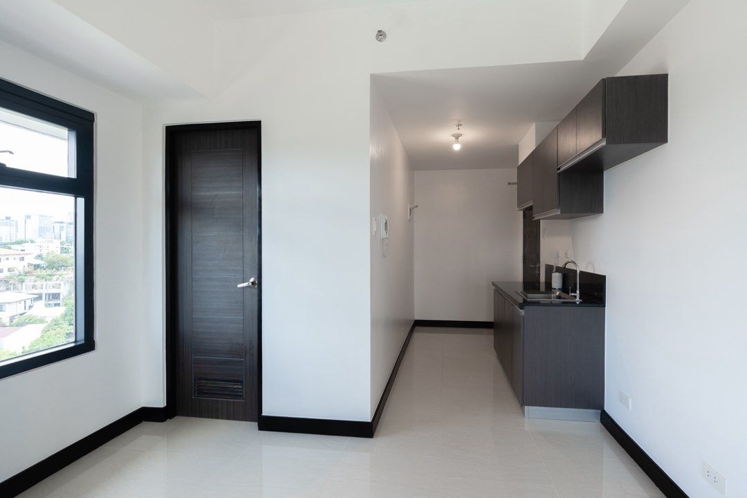 29.5 sqm S Tower Sync, Studio Cut with tenant (Category: Apartments & Condos) located in Pasig City. Submitted by markjesalva (Listing ID 1228236467, Image 2). Description: Project: Sync Residences Available for Sale, with tenant until june 2027 Unit type: Studio Size in sqm: 29.5 m2 (corner unit) executive cut Bagong Ilog, Pasig City Unit No.: 0924 (9th floor bgc side) Facing: C5 Road No Parking Slot Selling at 4.5m/transfer fees co buyer .