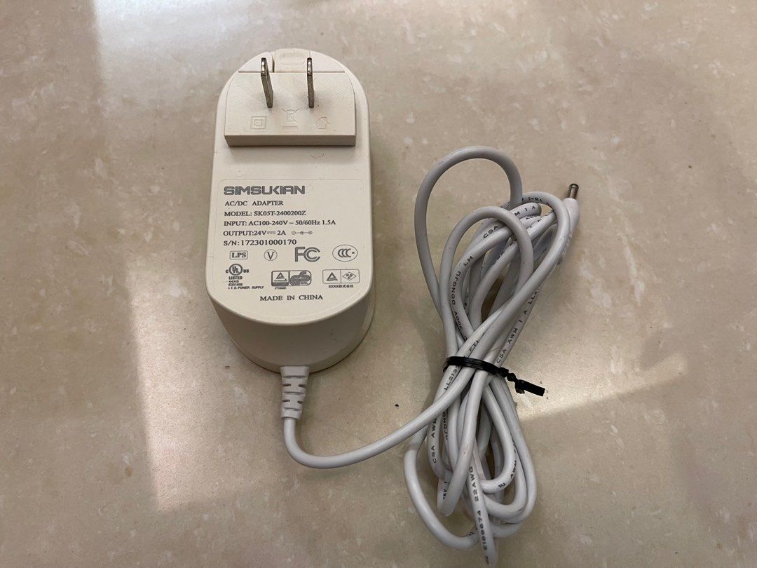 由 andychen38 (刊登 ID 1371388691，圖片 1) 提交，位於 台北市 (Taipei) 的 Simsukian SK05T-2400200Z AC/DC Power Adapter 24V 2A 3M 10 Feet Replacement Power Supply Cord (類別：轉接線及轉換器)，說明：9成新，保存良好.。