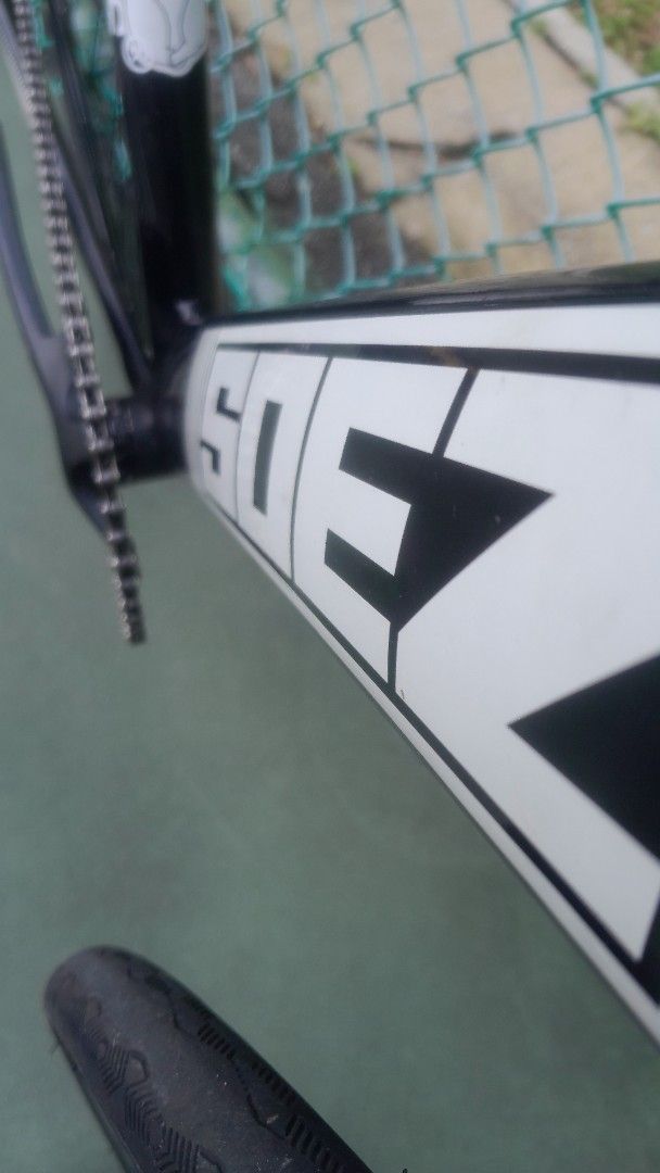 Soez fixie (Category: Bicycles) located in Singapore. Submitted by doanmans (Listing ID 1371468864, Image 3). Description: test market if offer is good will let go specs intro 7 devil eye crank 49t Izumi chain brandless ws 14t cog uno stem 120mm giant riser bar pizza seat clamp fizik saddle left on seen means not inter.