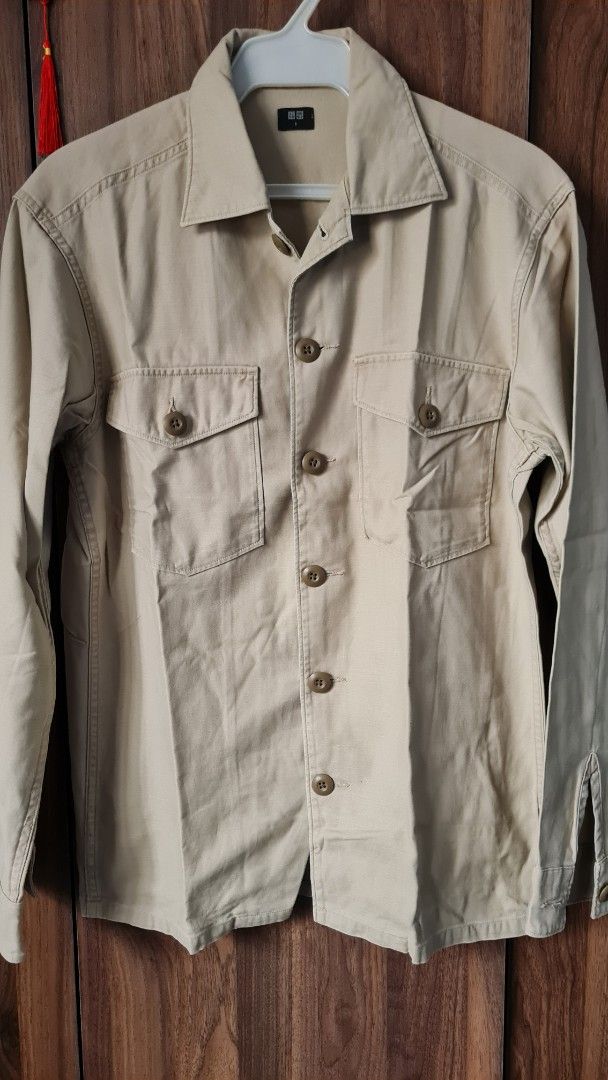 Uniqlo polo shirt (Category: Tshirts & Polo Shirts ) located in Muntinlupa City. Submitted by wildgem_a9f807 (Listing ID 1371445775, Image 1). Description: Uniqlo polo shirt size small color khaki.