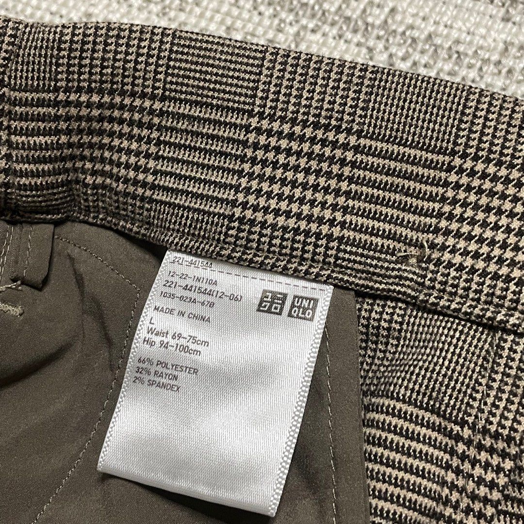 Uniqlo Wrap Mini Skort (Category: Skirts) located in Marikina City. Submitted by icebear0821 (Listing ID 1371543418, Image 2). Description: •Size Large •Waist: 27–30 inches •Hip: 37–39 inches •Good as new .