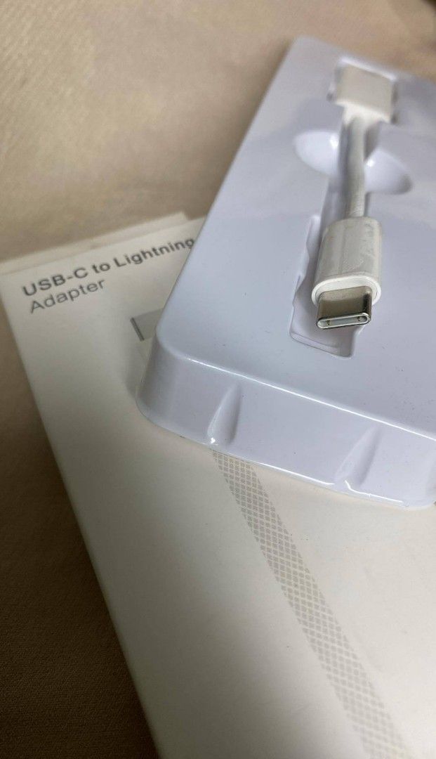 Usb-c to lightning adapter (Category: Chargers & Cables) located in Manila. Submitted by milasgadgetph (Listing ID 1371549330, Image 2). Description: .