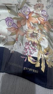 Valentino 絲巾64200168880513110