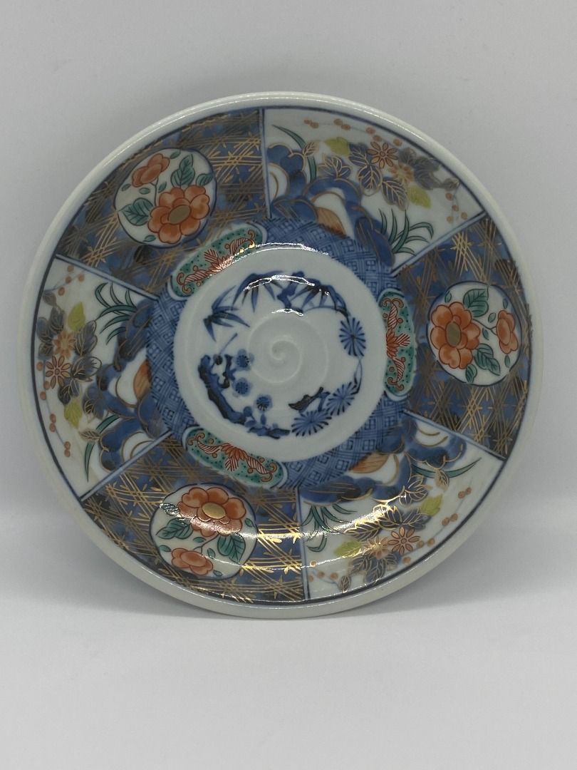 Vintage Mino Ware Porcelain Shallow Bowl with Concentric Circle in Imari Style Made in Japan with Maker's Mark (Category: Dinnerware & Cutlery) located in Cheras. Submitted by koorates (Listing ID 1371461480, Image 1). Description: This is a Mino Ware porcelain shallow bowl in the style of Imari likely from the late 19th or early 20th century. Imari porcelain is known for its vibrant colors and intricate designs and this bowl made by the Ryuho Ki