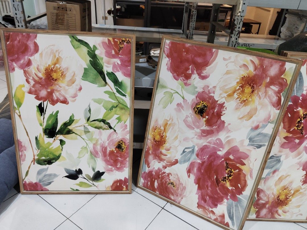 Wall painting/frame (Category: Wall Decor) located in Makati City. Submitted by theseasonstrend (Listing ID 1371407440, Image 2). Description: RFS :move out.