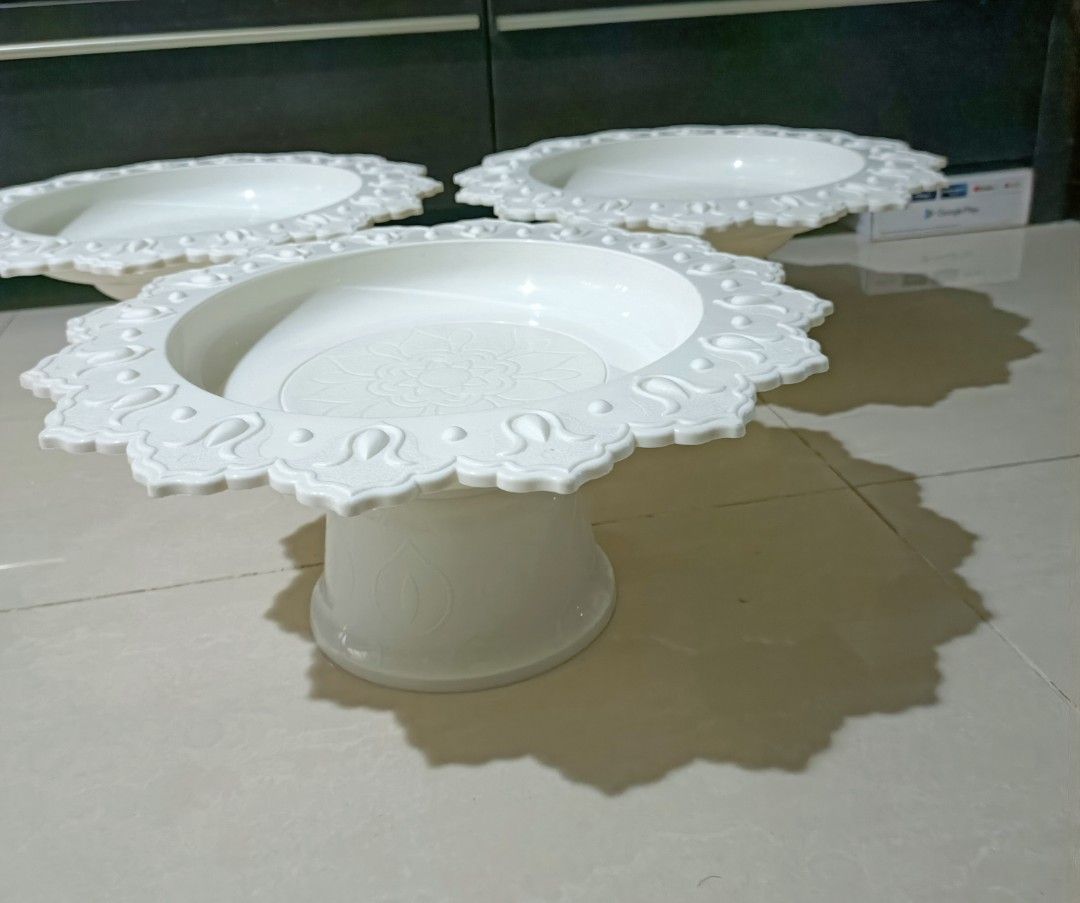 White tray