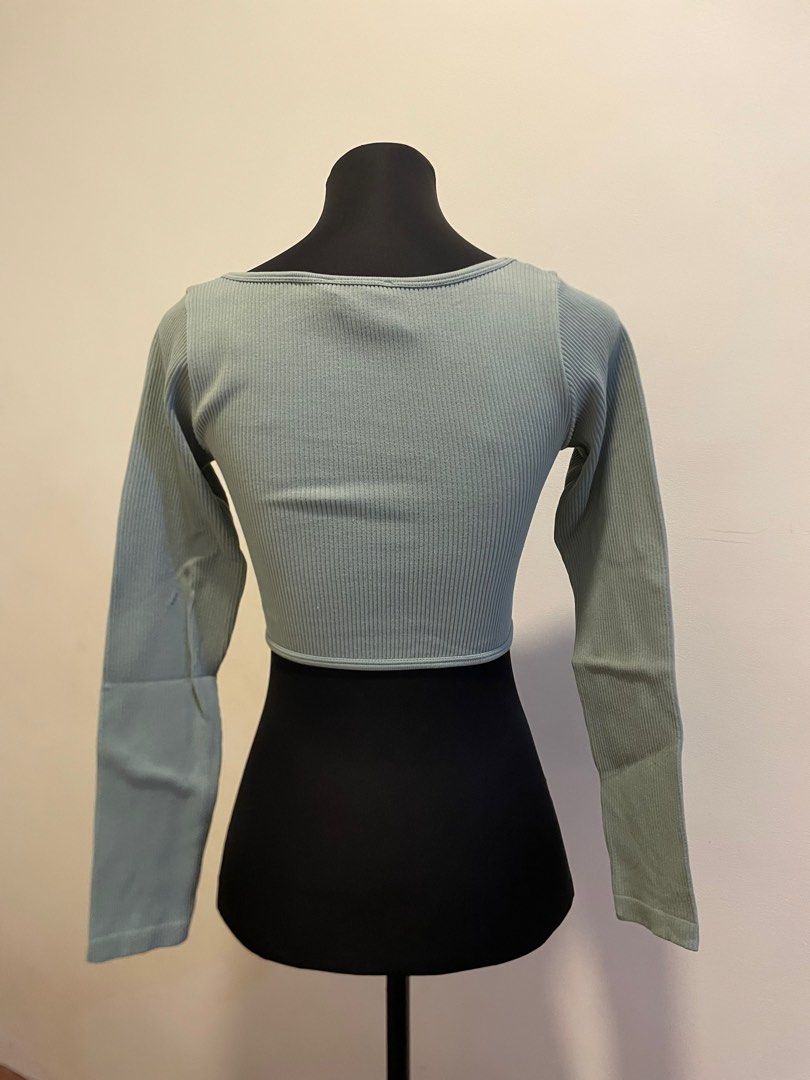 Zara Long Sleeves Crop Top (Category: Longsleeves) located in Cebu City. Submitted by juulibee (Listing ID 1371470035, Image 2). Description: Never worn out, only fitted. Size M-L on tag. RFS: Too revealing sa chest. Length: 13.5 inches, Sleeves: 20 inches Last price posted. Will rather keep than sell low. Shipping through J&T..