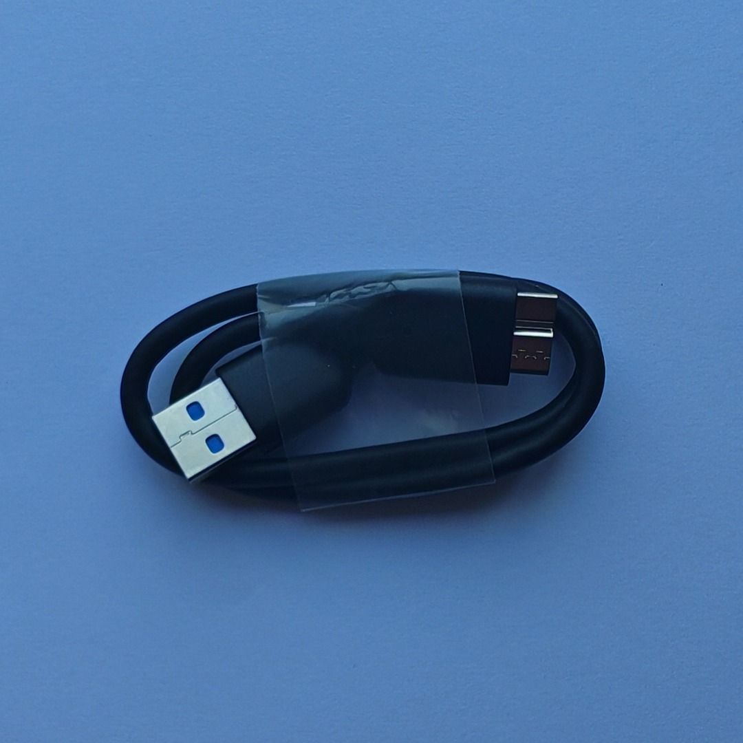 由 a5768549 (刊登 ID 1371689849，圖片 2) 提交，位於 台北市 (Taipei) 的 2.5寸USB 3.0電腦手機SATA串口機械固態SSD通用筆記本移動硬盤盒 (類別：電腦周邊產品)，說明：。