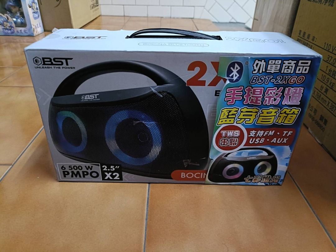 由 zxzxzzzx (刊登 ID 1371637267，圖片 1) 提交，位於 高雄市 (Kaohsiung) 的 手提彩燈藍芽音箱 (類別：Soundbar、揚聲器、藍牙喇叭、耳擴)，說明：手提彩燈藍芽音箱。