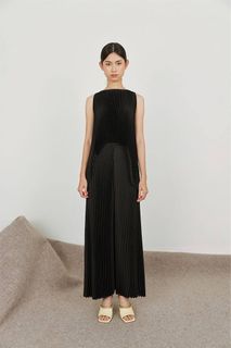 (Category: ) located in . Submitted by mignonette_closet (Listing ID 1371585693, Image 1). Description: .