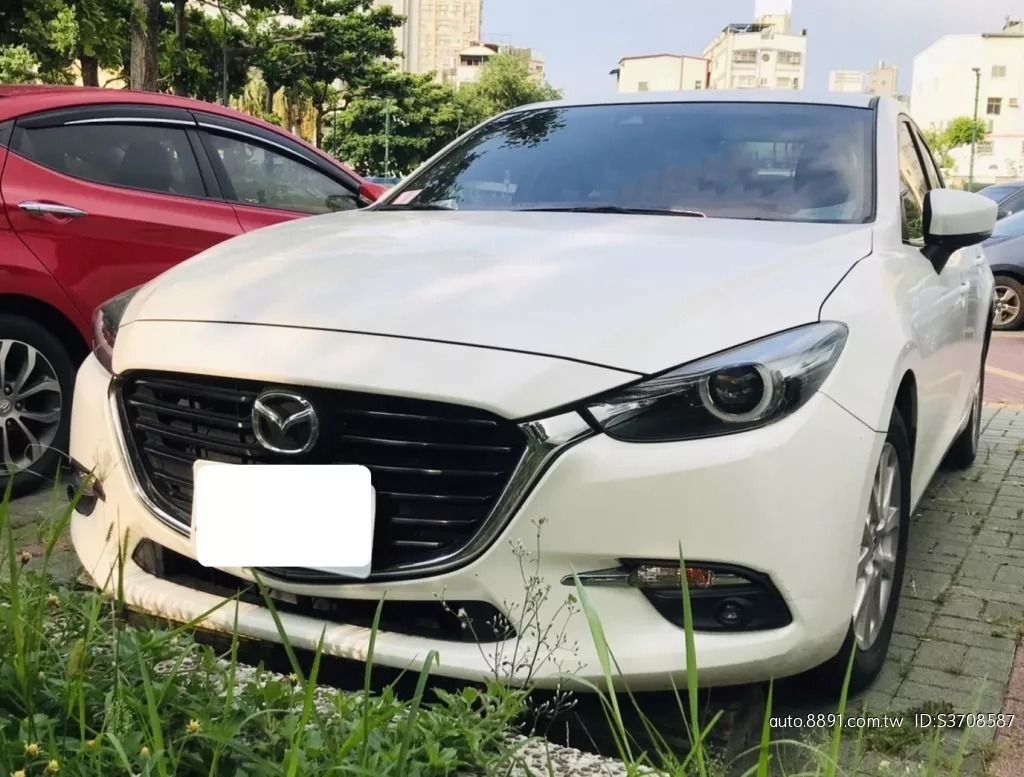 由 davidchu619 (刊登 ID 1371613824，圖片 2) 提交，位於 高雄市 (Kaohsiung) 的 二手中古車優惠中~ Mazda3 白 (類別：汽車出售)，說明：你還在找車嗎？ 我幫你省錢省時間～ 挑選好你想要的車只要10~15分鐘，就給你結果！ 我們的每一台車 都經過【SAVE認證查定表】把關： ✔ 非事故車 ✔ 非泡水車 ✔ 引擎變速箱正常 ✔ 里程數保證 ✔ 查定結果全公開，透明看得到！ 不只價格漂亮，更讓你買得安心。 買車不是靠運氣，是要看得懂證據！ 想看有哪些車？留言或私訊「報告」給你看車況查定表！ !!!!!優惠價格，暫不開放給同行調度!!!!! ❃ 廠牌：MAZDA ❃ 型號：Mazda3 ❃ 年份：2017 ❃ 車色：白 ❃ 排氣量：2.0L ❃ 里程：50000km ❃ 引擎燃料：汽油 ❃ 驅動方式：2WD ❃ 乘客數：4門5座 ❃ 售價：20萬 --- ★安全配備 ↗循跡系統 ↗Keyless免匙系統 ↗防盜系統 ↗安全氣囊 ↗中控鎖 ↗AB