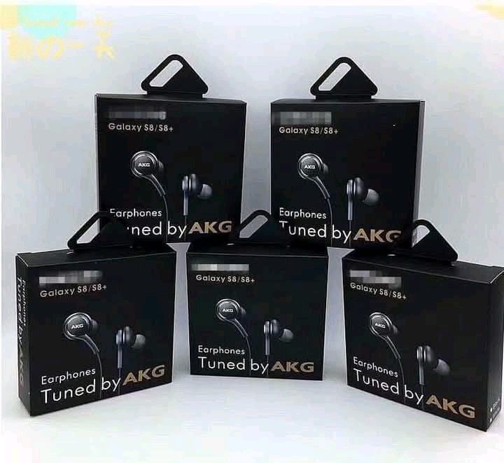 AKG Earphones with MIC🔥 (Category: Headphones & Headsets) located in Manila. Submitted by ashleyeshk1320 (Listing ID 1371573222, Image 1). Description: AKG Earphones with MIC.
