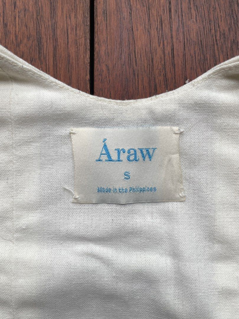 Araw the line Beton Top (Category: Blouses) located in Cavite. Submitted by dosamigas (Listing ID 1371634917, Image 2). Description: .