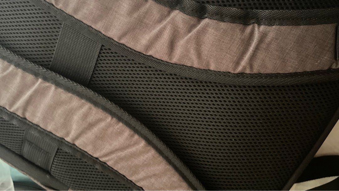 Asus Laptop Bag (Category: Laptop Bags & Sleeves) located in Las Pinas. Submitted by girlbyeanca (Listing ID 1371610542, Image 3). Description: Used only twice Can fit 16” laptop rfs: decluttering .
