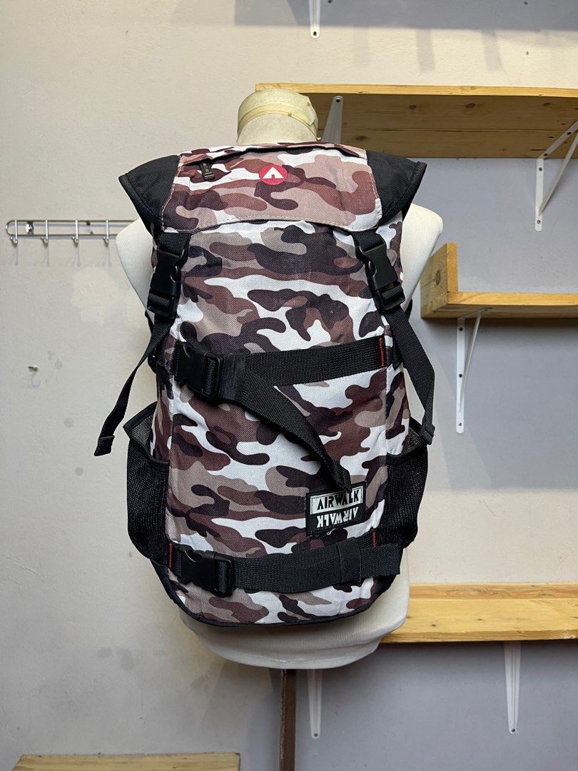 Backpack Airwalk (Category: Backpacks) located in Bachok. Submitted by markyoe_store (Listing ID 1371608607, Image 1). Description: 🔹Backpack Airwalk 🔹Original item 🔹Condition 9/10 🔹Good material 🔹Berminat 0105254748 ⛔️HARGA BOLEH NEGO⛔️ 🔺Free Postage Semenanjung 🔺Sabah Sarawak RM10.