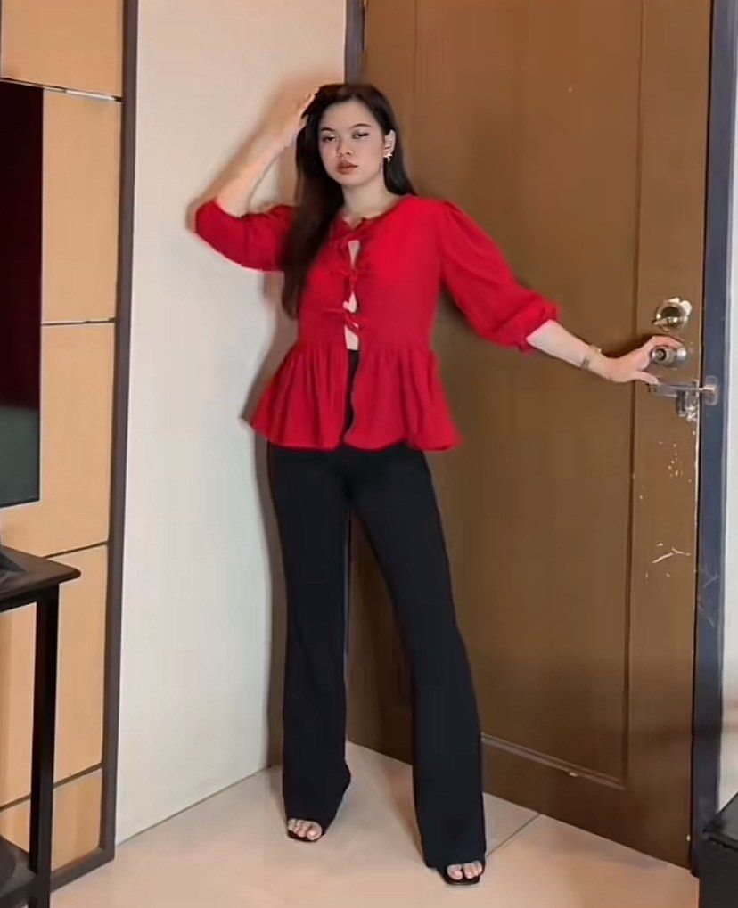 BSCO Leilani Ribbon Longsleeves (Category: Longsleeves) located in Calauag. Submitted by oreo_mallows (Listing ID 1371715047, Image 3). Description: USED ONCE rfs: decluterring & change of style ‼️ BAG NOT INCLUDED IN THE FOURTH PICTURE ‼️ size S (for ref. i’m 5’5) can provide actual picture of the top (durable quality) -SAMPLE PICTURES FROM TIKTOK CTTO.
