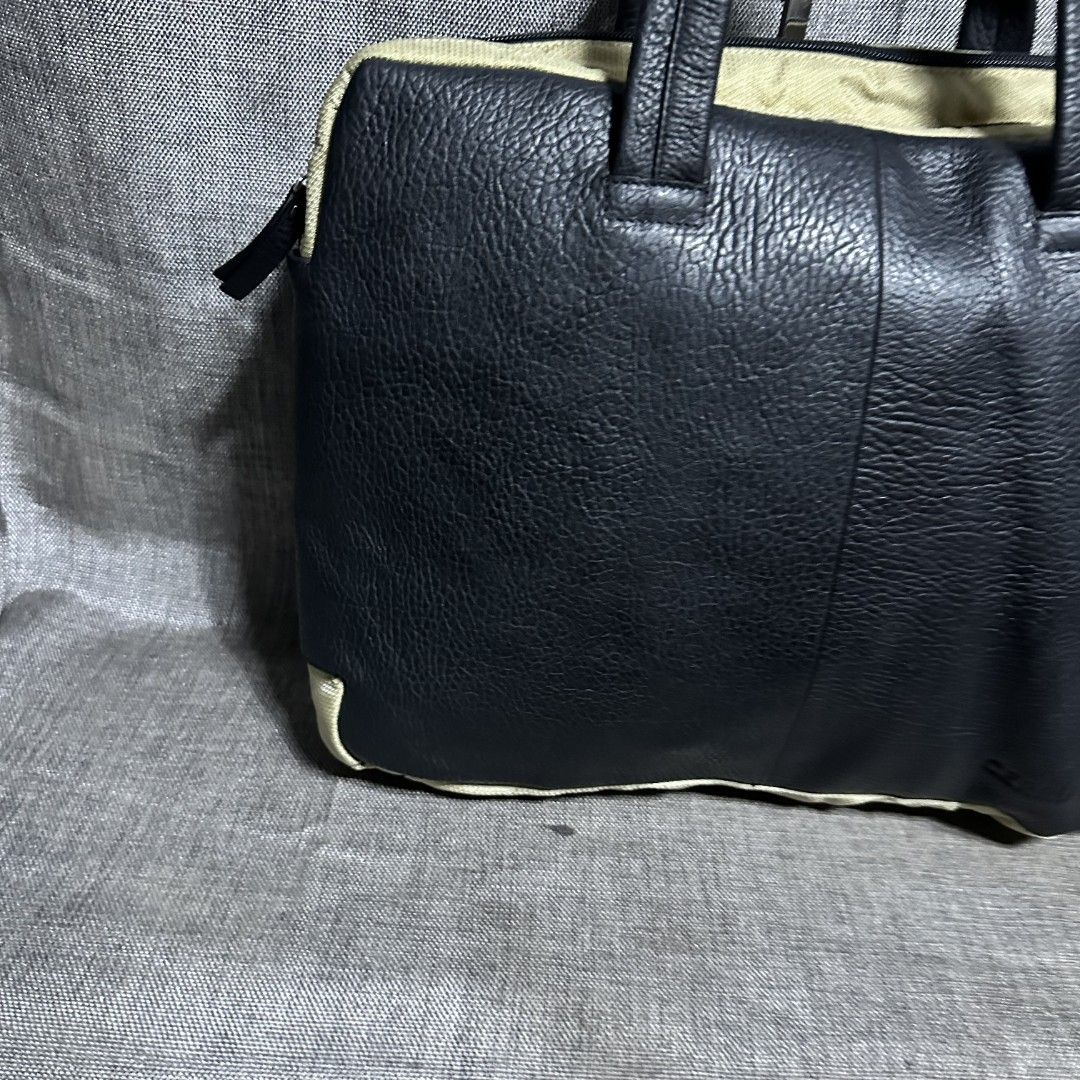 Cerruti 1881 document bag (Category: Luxury Bags & Wallets) located in Manila. Submitted by greyinfash06839 (Listing ID 1371704505, Image 3). Description: 🤍Item: Cerruti 1881 document bag 🤍Brand: Cerruti 1881 🤍Matirial: Leather 🤍Quality: Original 🤍color: Black 🤍Size: Large 🤍Dimension. H: 13 L: 16 W: 4 🤍Sex: For Men 🤍Issue: Sign of use 🤍Condition Rate: 9/10 🤍Other info:.