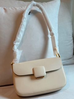 （分類：）位於 。 由 aak17 提交（商品編號 1371637037，圖片 1）。簡介： 。