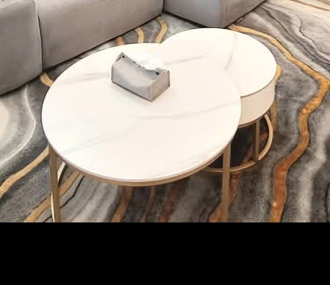 Coffee Table (Category: Tables & Sets) located in Singapore. Submitted by shaynelle (Listing ID 1371608306, Image 1). Description: missing knob.