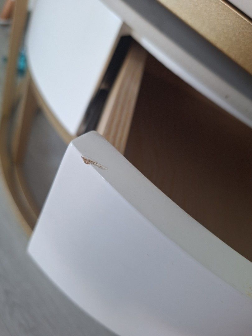 Coffee Table (Category: Tables & Sets) located in Singapore. Submitted by shaynelle (Listing ID 1371608306, Image 3). Description: missing knob.