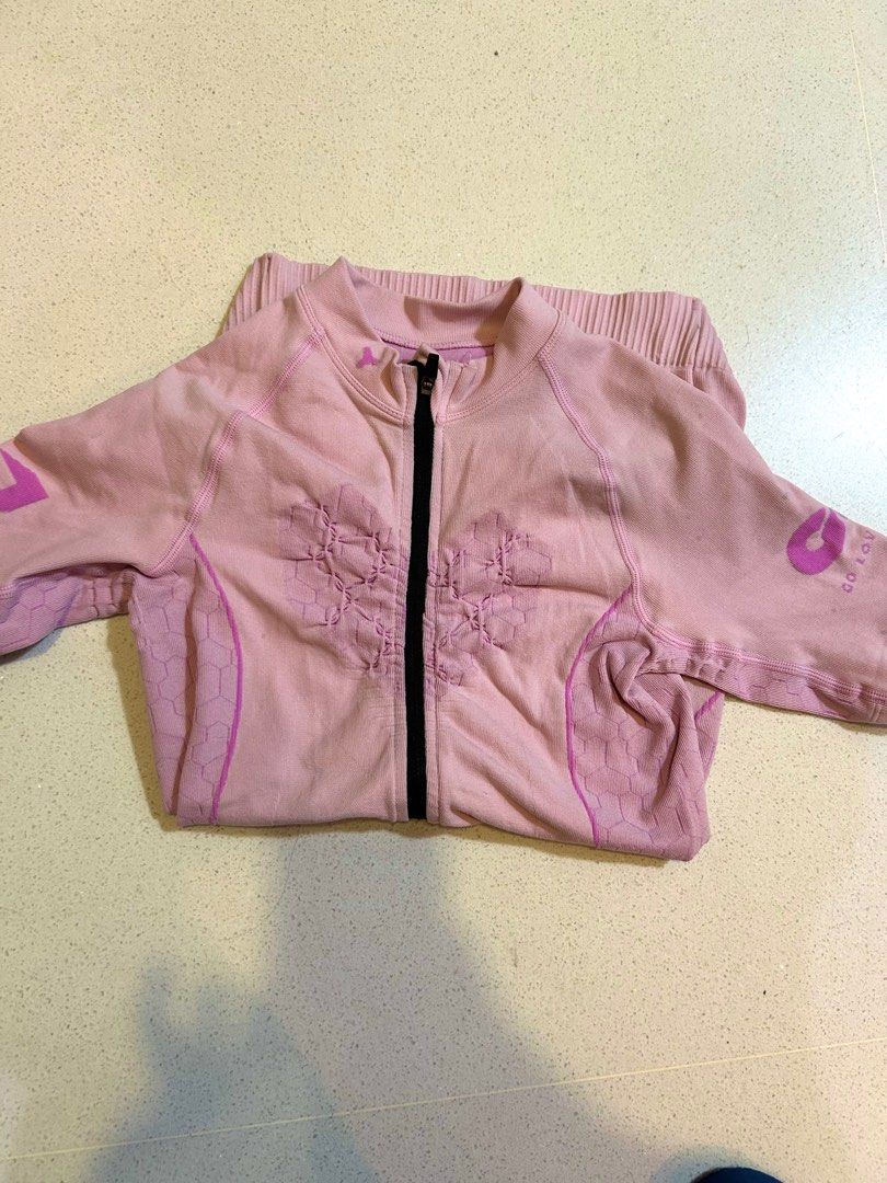Cycling clothes (Category: Parts & Accessories) located in Singapore. Submitted by cindyqueen30684 (Listing ID 1371663642, Image 2). Description: size: S very comfortable and clean .