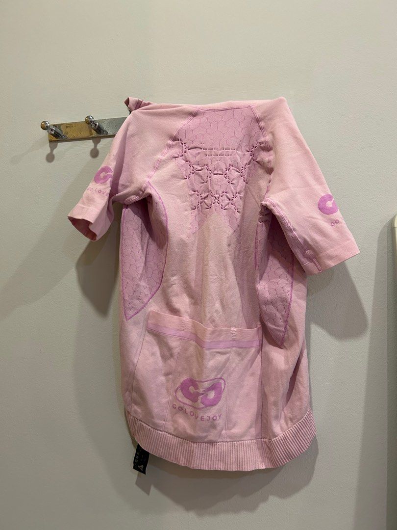 Cycling clothes (Category: Parts & Accessories) located in Singapore. Submitted by cindyqueen30684 (Listing ID 1371663642, Image 3). Description: size: S very comfortable and clean .