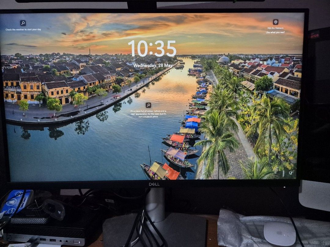 Dell S2721QS 4K UHD monitor (Category: Monitor Screens) located in Singapore. Submitted by jojohn7 (Listing ID 1371649584, Image 2). Description: Dell 27" 4k monitor. IPS panel Local set. Lightly used. Fully functional. Great condition. Second picture is original image on the screen. No lines, patches and dead pixels. Built in speaker. 2 x HDMI DisplayPort Audio line-out comes with Power cable only. Self collect..