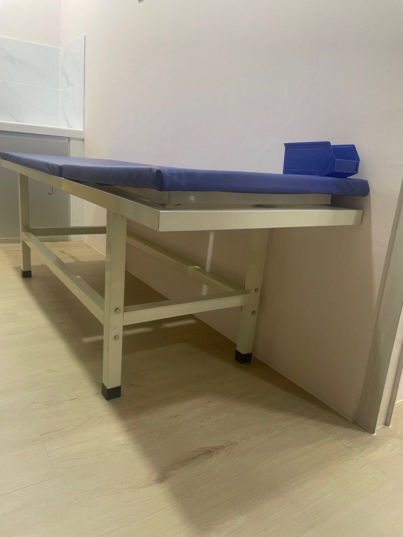 Examination table (Category: Tables & Sets) located in Georgetown. Submitted by best.trader (Listing ID 1371661894, Image 2). Description: Medical / spa use.